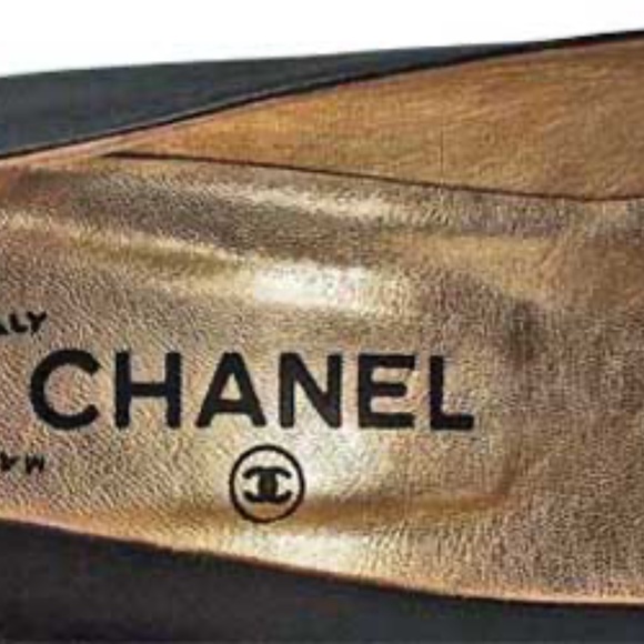CHANEL PUMPS, Sz 7.5B, HEEL 3 ¼ inch, CHANEL NAME EMBOSSED ON HEEL BACKS, MADE - Picture 9 of 12